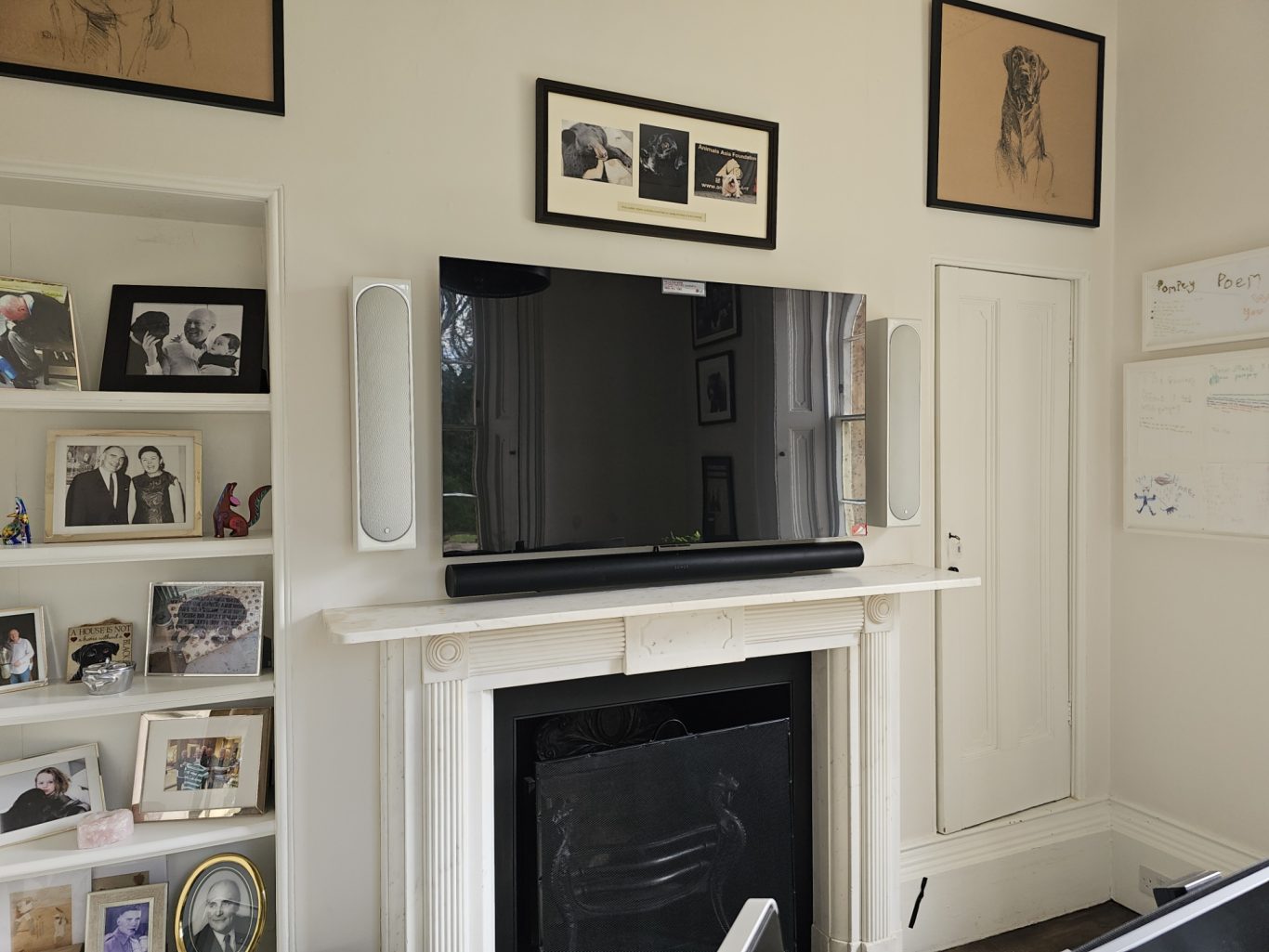 TV and Sonos sound bar wall mounted - Mells